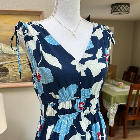 Red, White, And Blue Hawaiian Floral Maxi Dress - Picture 2 of 11